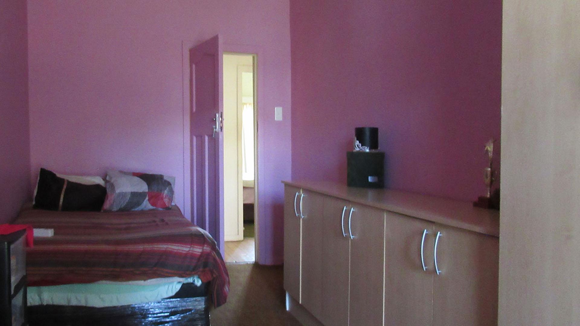 Bed Room 1 - 16 square meters of property in Newlands - JHB