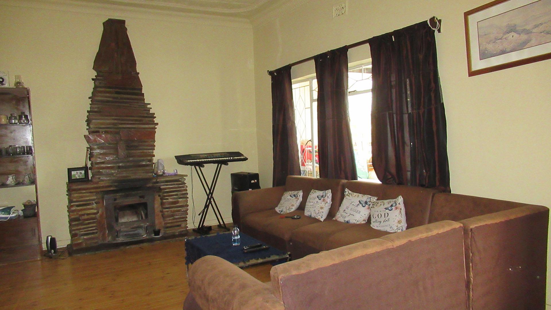 Lounges - 25 square meters of property in Newlands - JHB