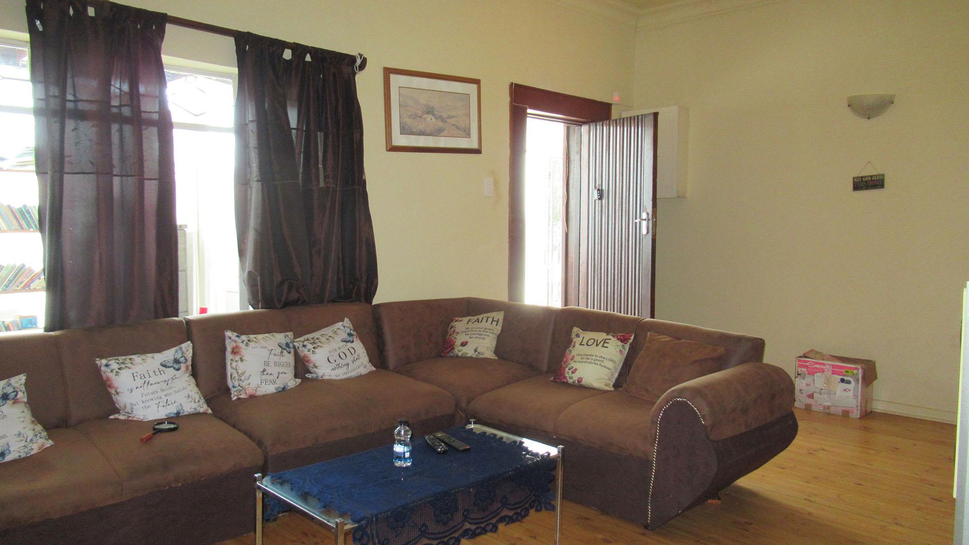 Lounges - 25 square meters of property in Newlands - JHB