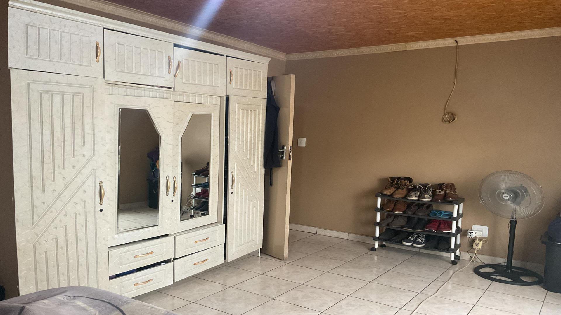 Main Bedroom of property in Ennerdale