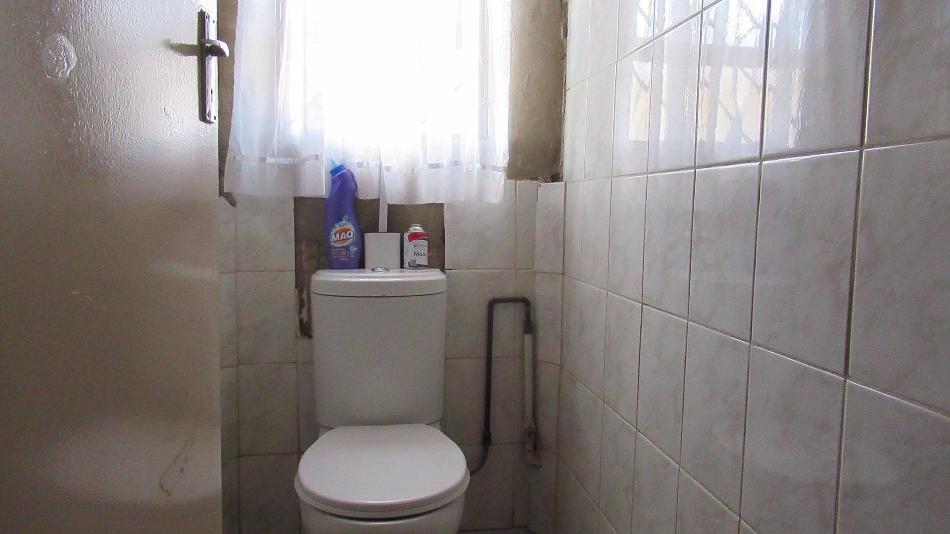 Bathroom 2 - 2 square meters of property in Ennerdale