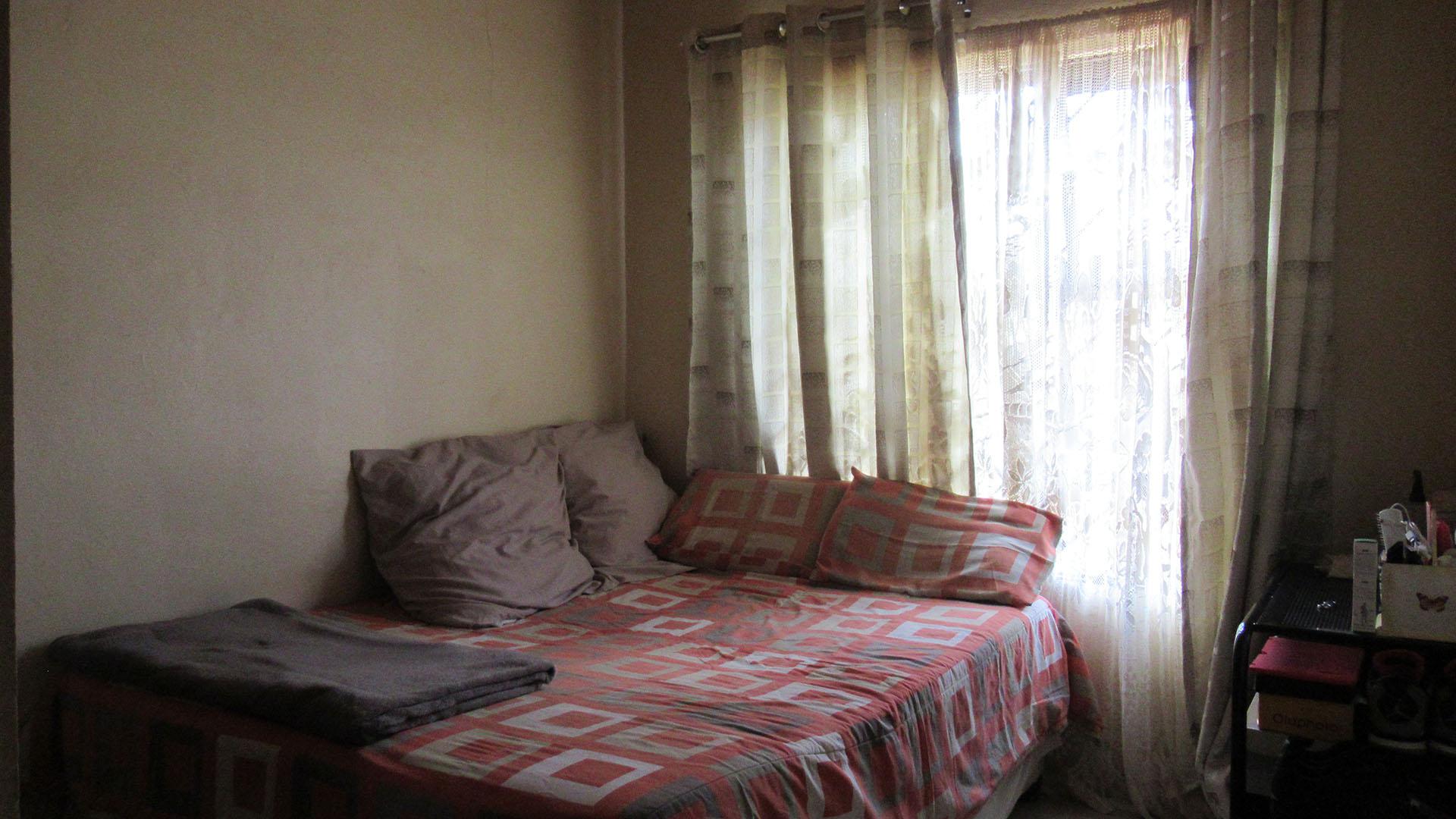 Bed Room 1 - 10 square meters of property in Ennerdale