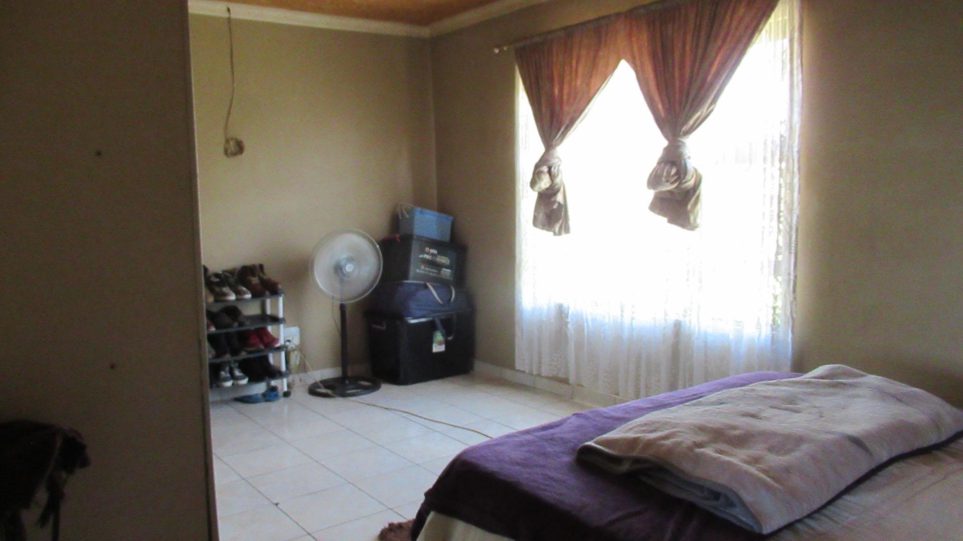 Main Bedroom - 18 square meters of property in Ennerdale