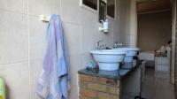 Main Bathroom - 10 square meters of property in Ennerdale