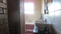 Main Bathroom - 10 square meters of property in Ennerdale