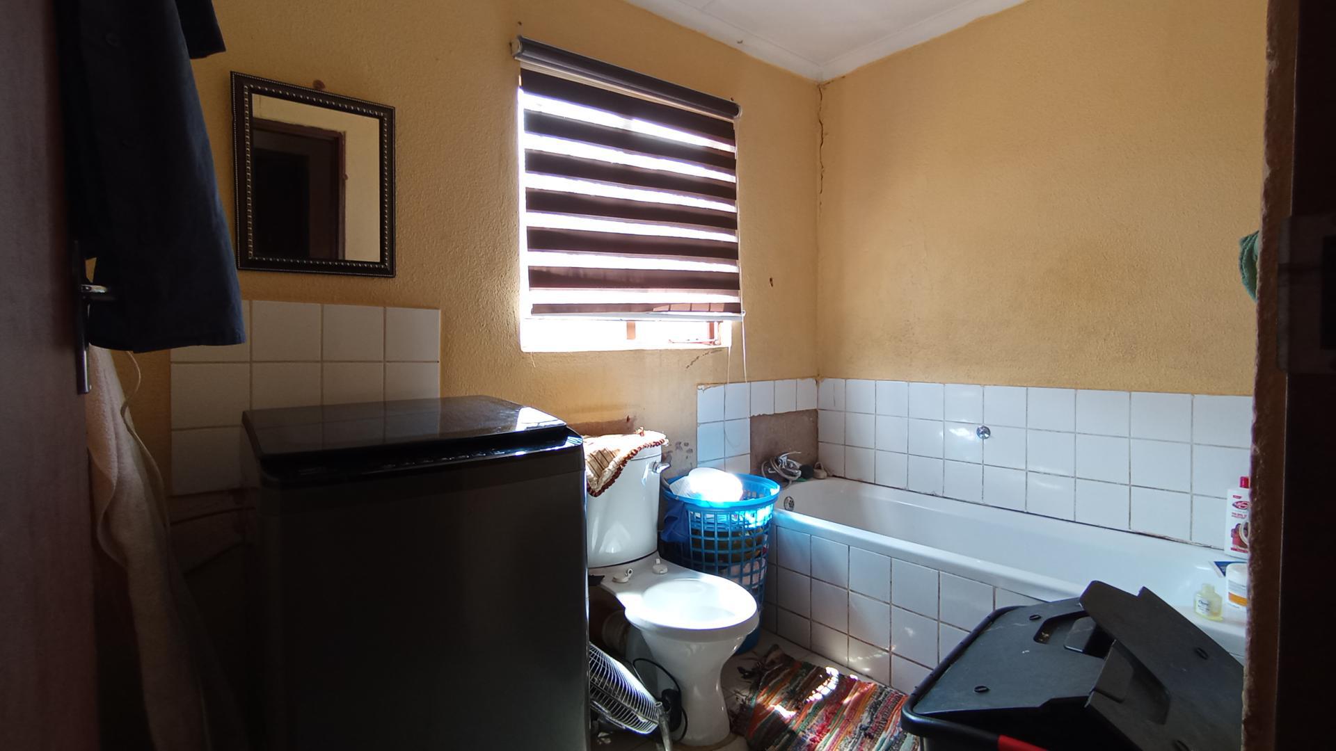 Bathroom 1 - 6 square meters of property in Soshanguve
