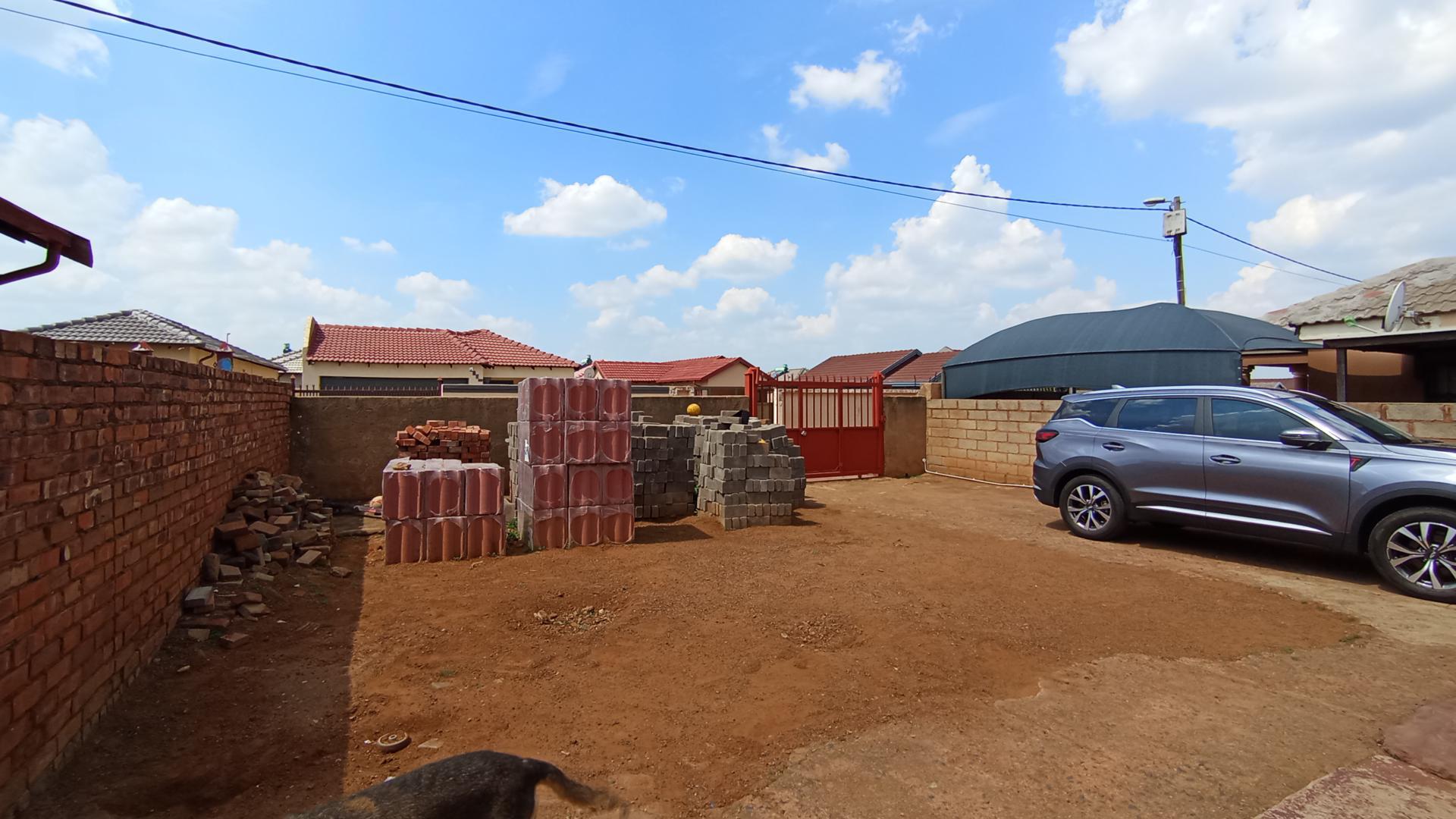 Front View of property in Soshanguve