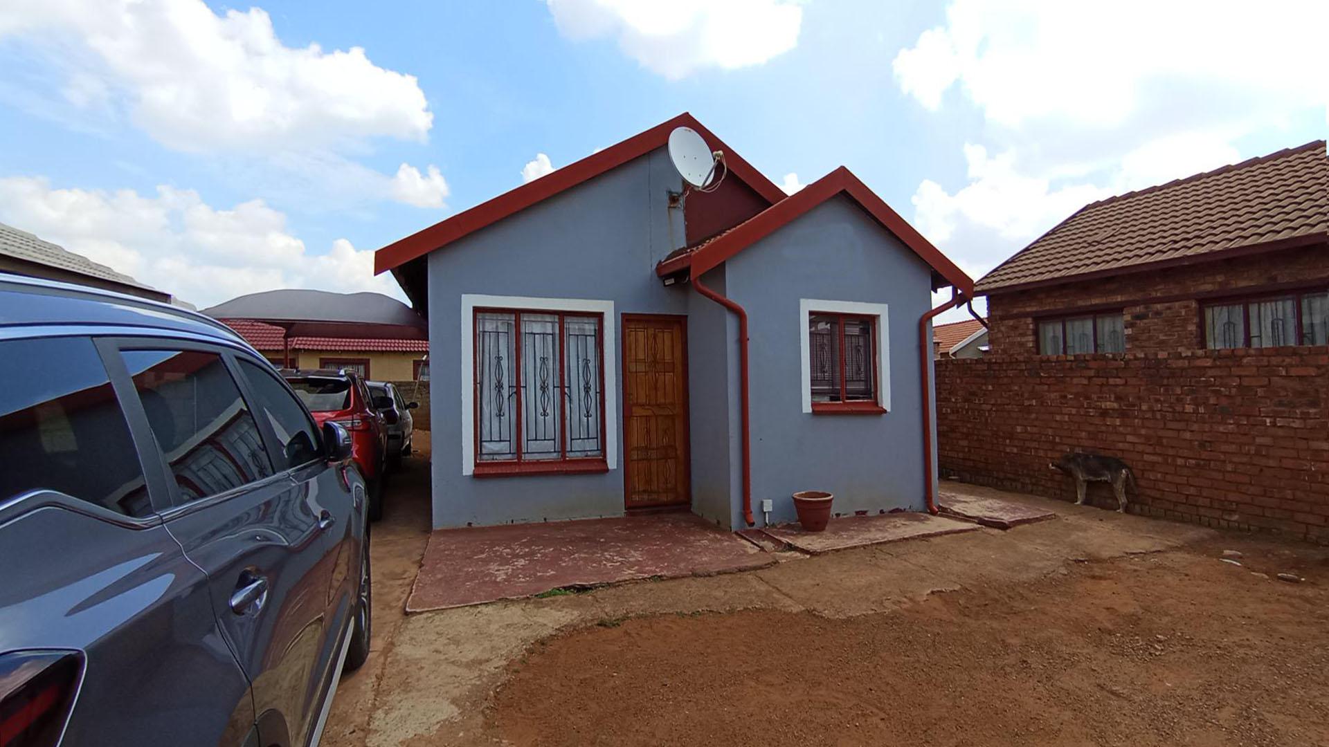 Front View of property in Soshanguve