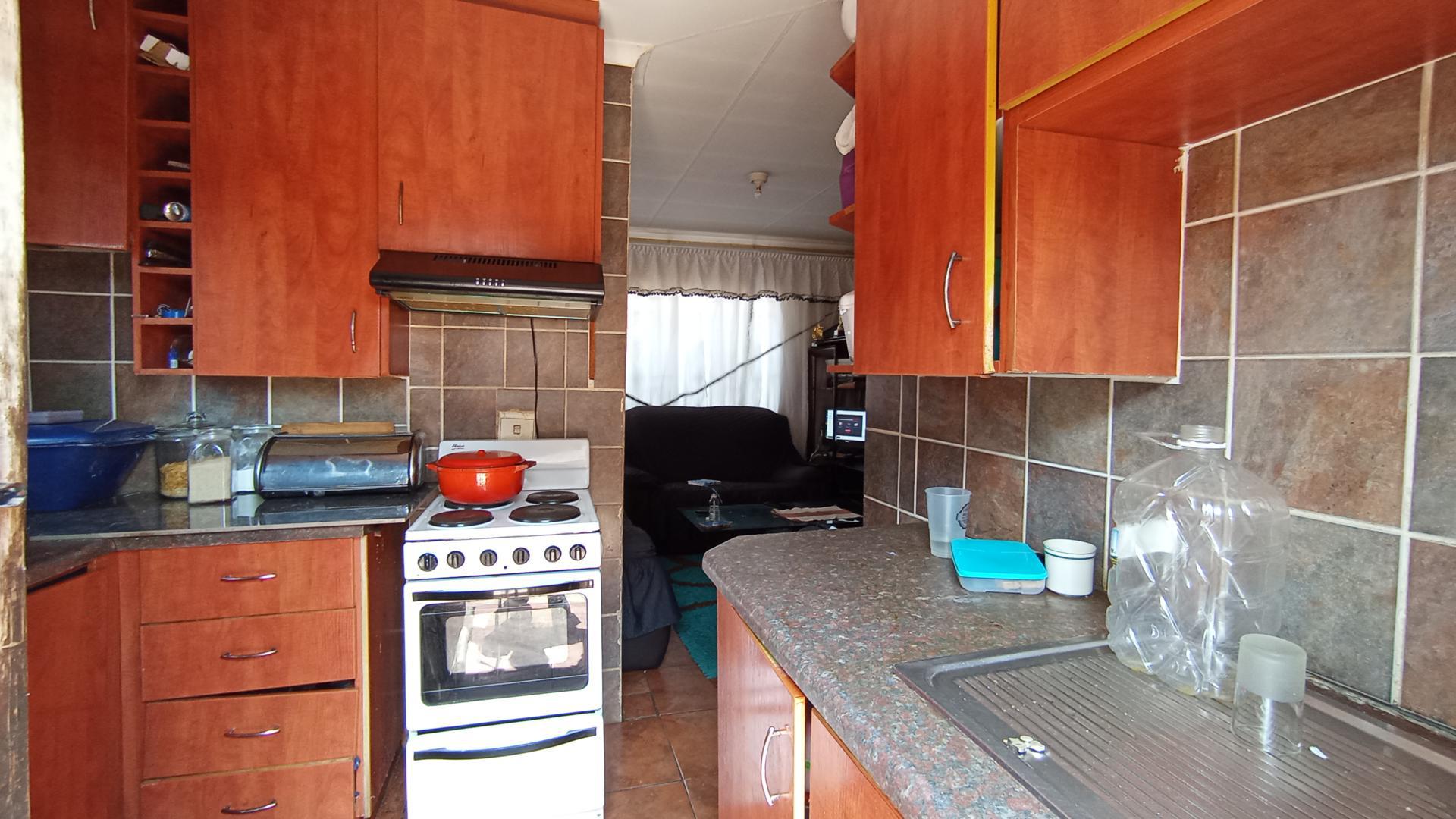 Kitchen - 8 square meters of property in Soshanguve