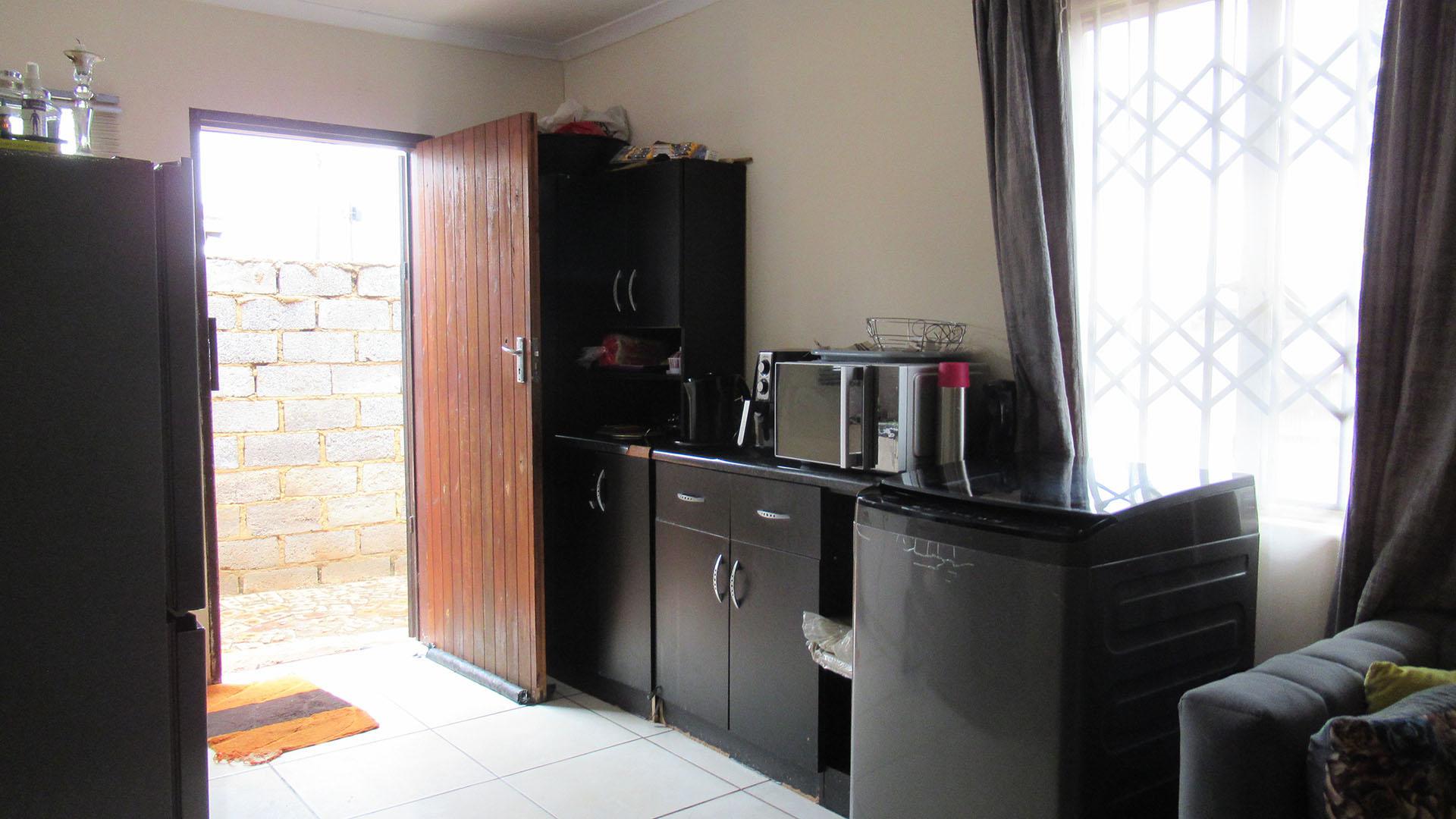 Kitchen - 6 square meters of property in Protea Glen