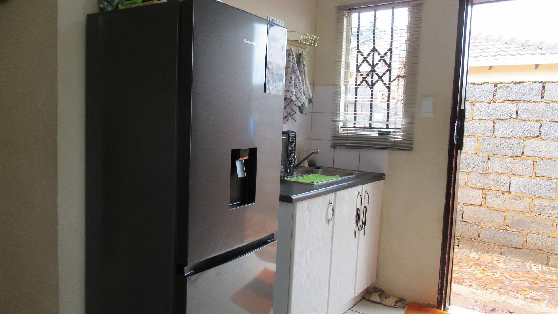 Kitchen - 6 square meters of property in Protea Glen