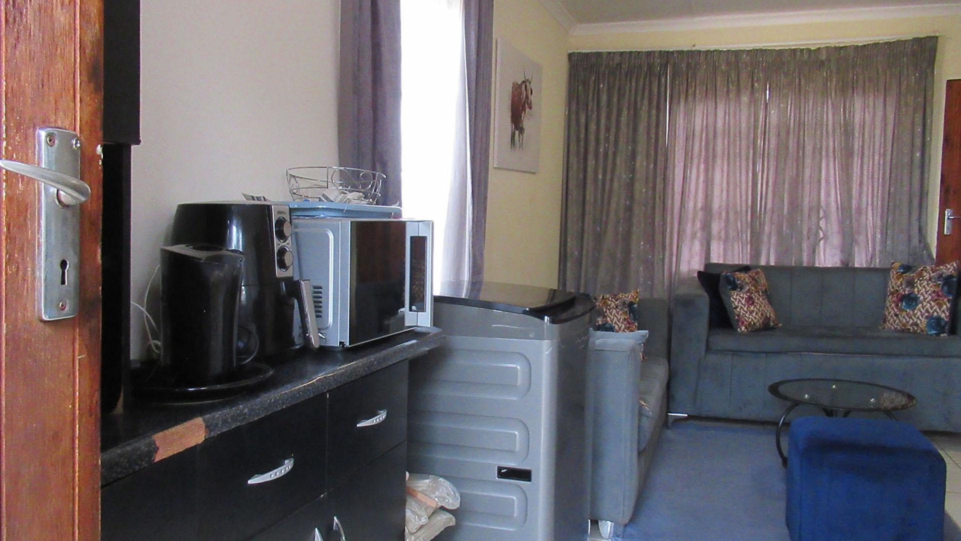 Kitchen - 6 square meters of property in Protea Glen