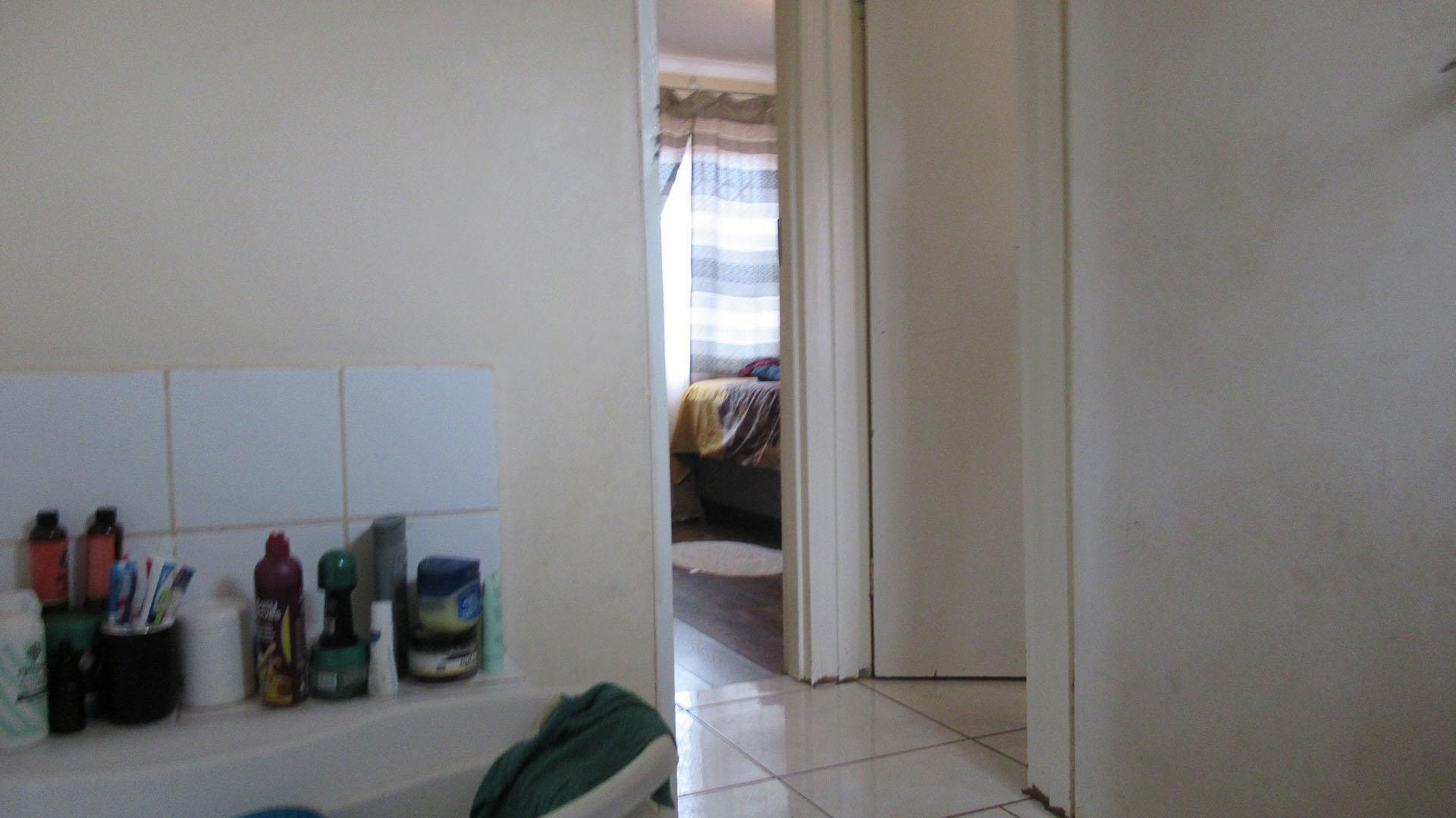 Bathroom 1 - 5 square meters of property in Protea Glen