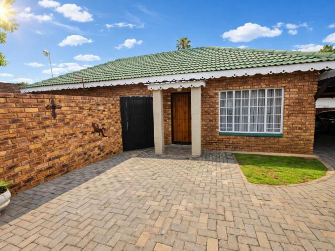 3 Bedroom Simplex for Sale For Sale in Jordaanpark - MR707861