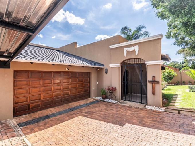 4 Bedroom House for Sale For Sale in Faerie Glen - MR707867