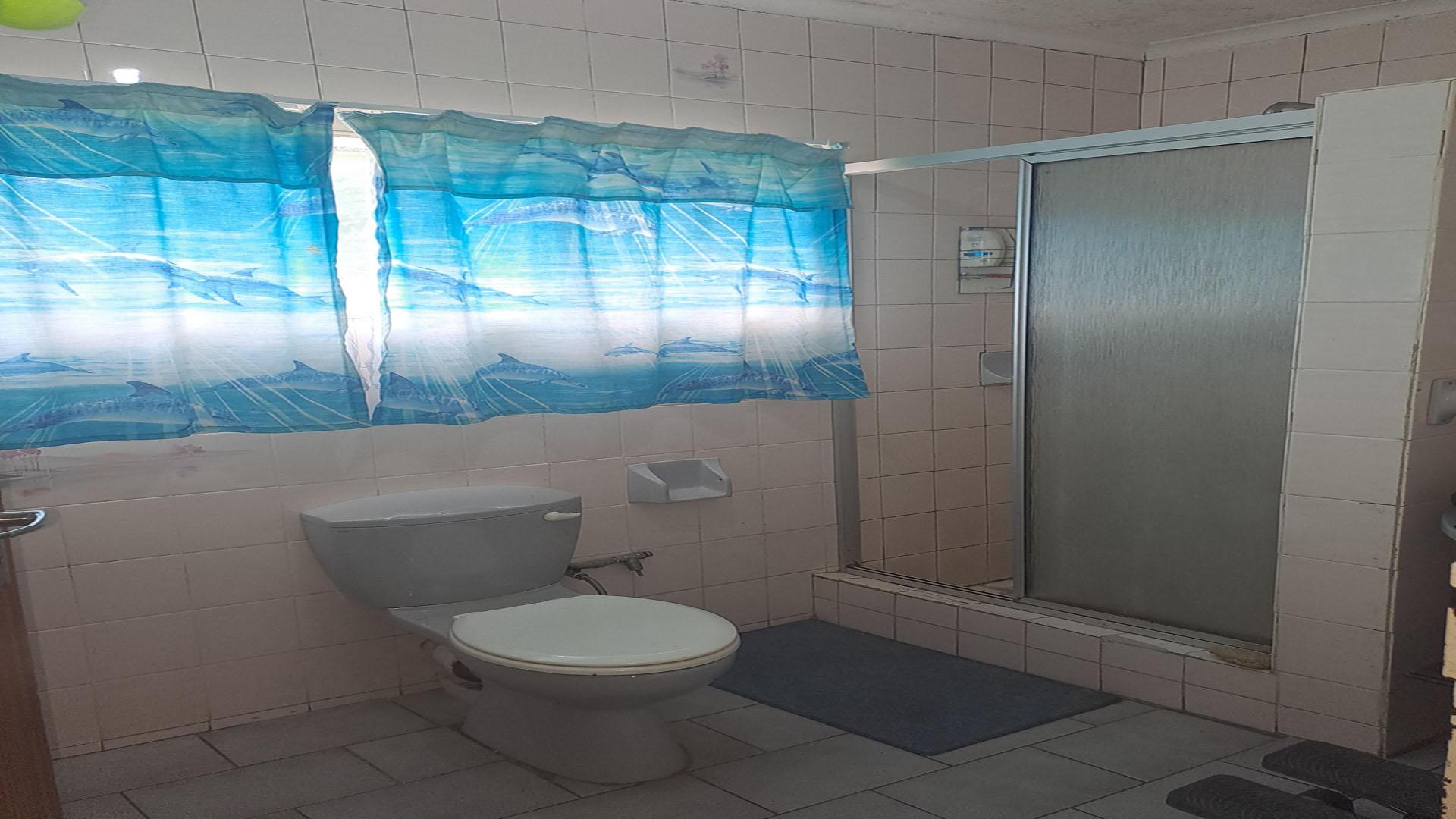 Bathroom 2 of property in Sasolburg