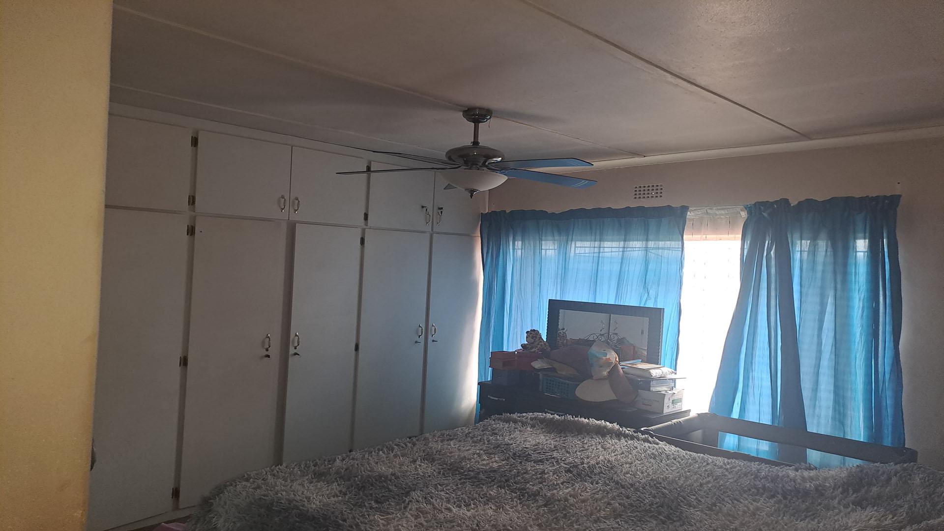 Bed Room 1 of property in Sasolburg