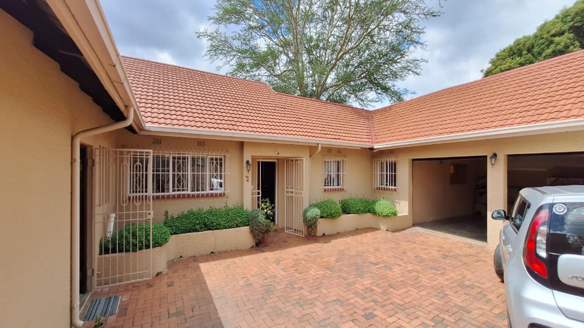 Front View of property in Randpark Ridge