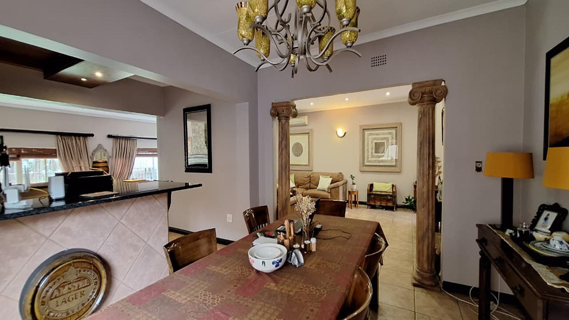 Dining Room - 15 square meters of property in Randpark Ridge
