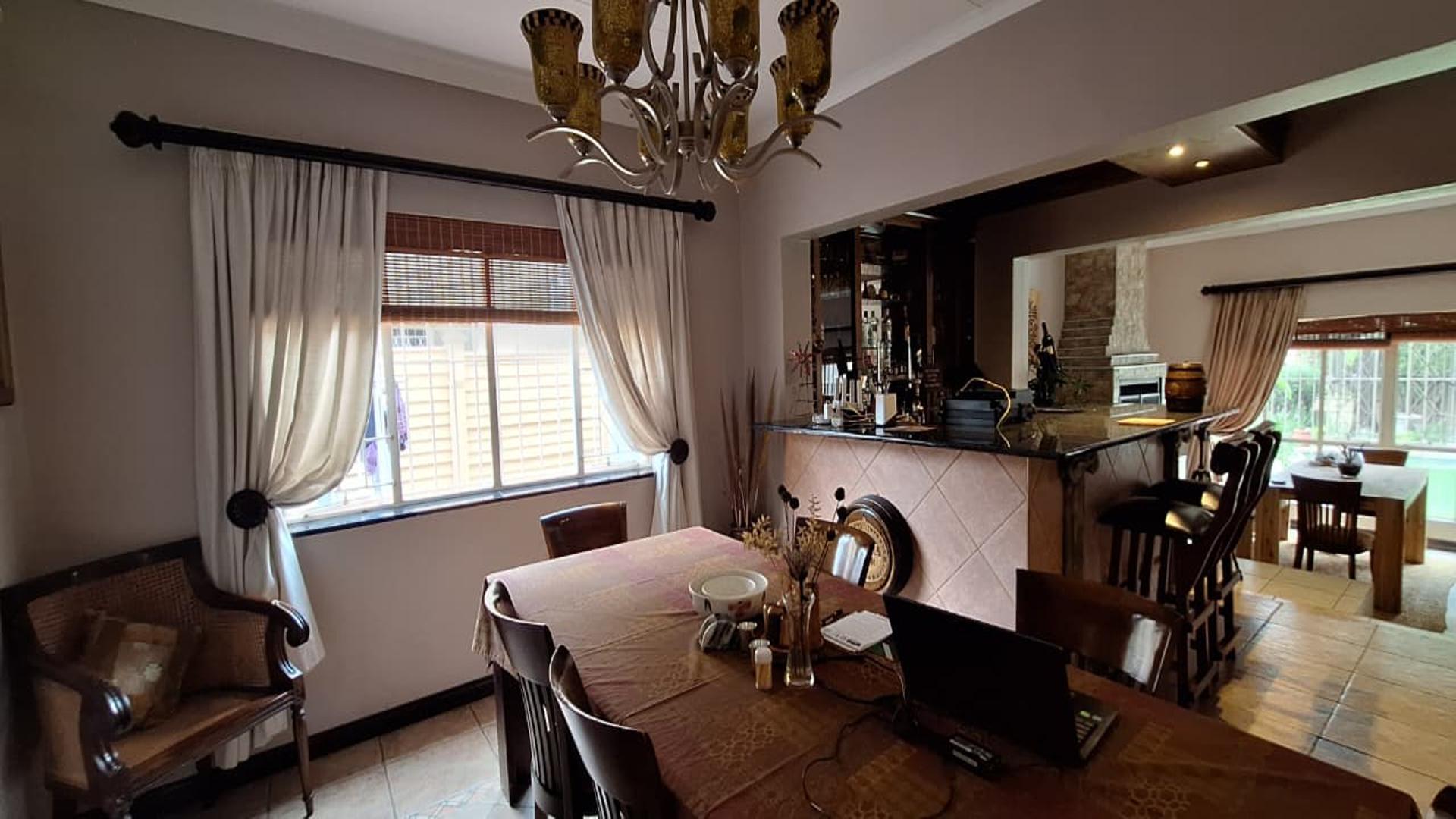 Dining Room - 15 square meters of property in Randpark Ridge