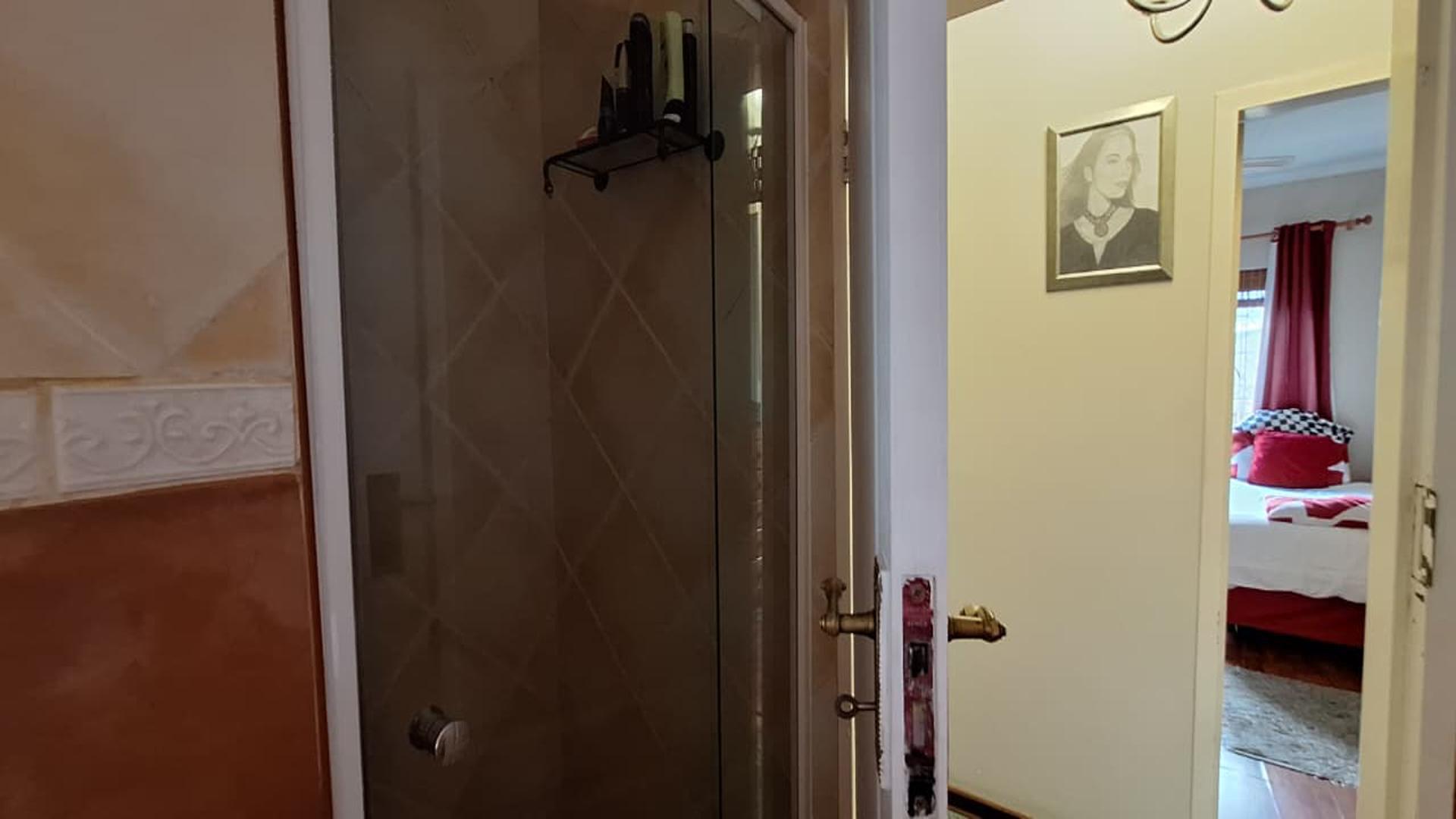 Bathroom 2 of property in Randpark Ridge