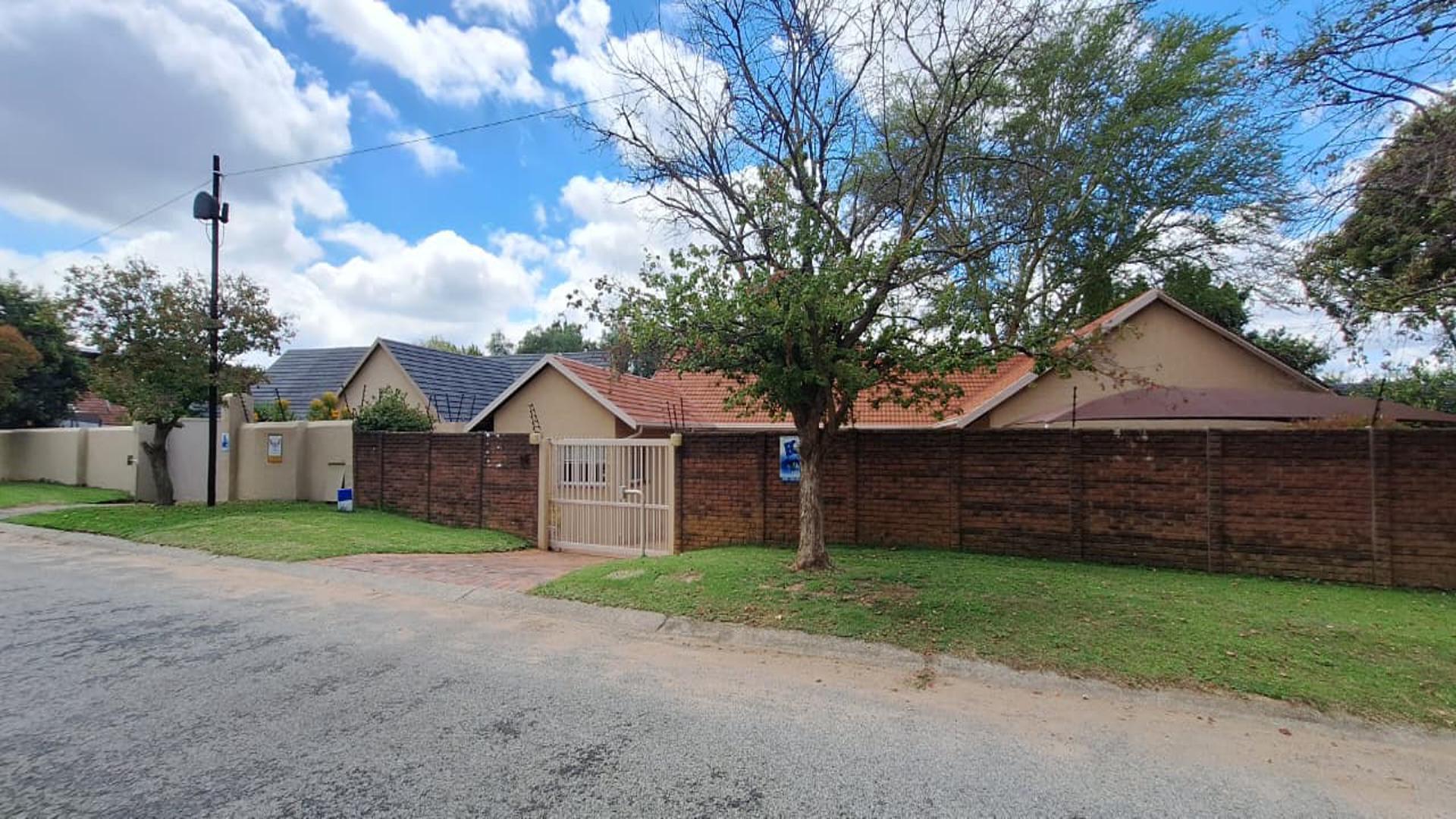 Front View of property in Randpark Ridge