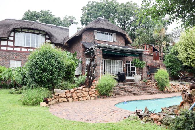 4 Bedroom House for Sale For Sale in Weltevreden Park - MR707945