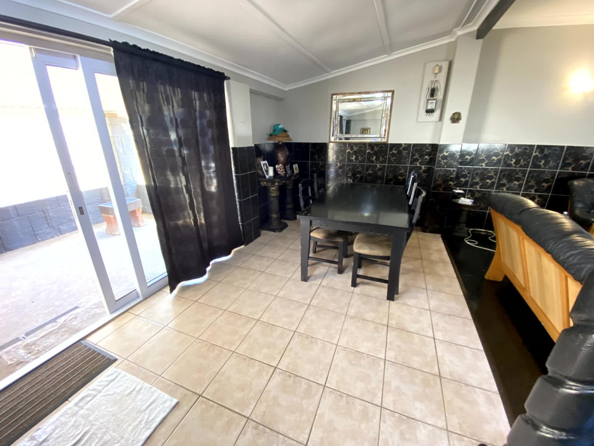  of property in Montclair (Dbn)
