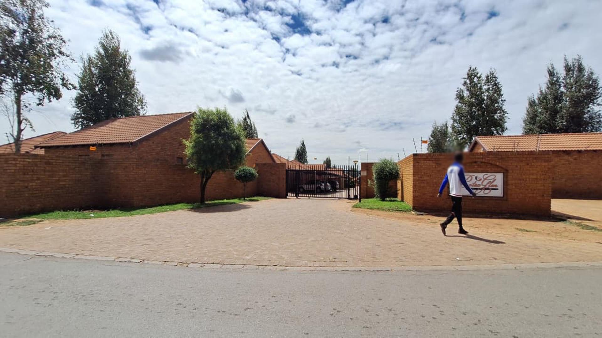 Front View of property in Protea Glen