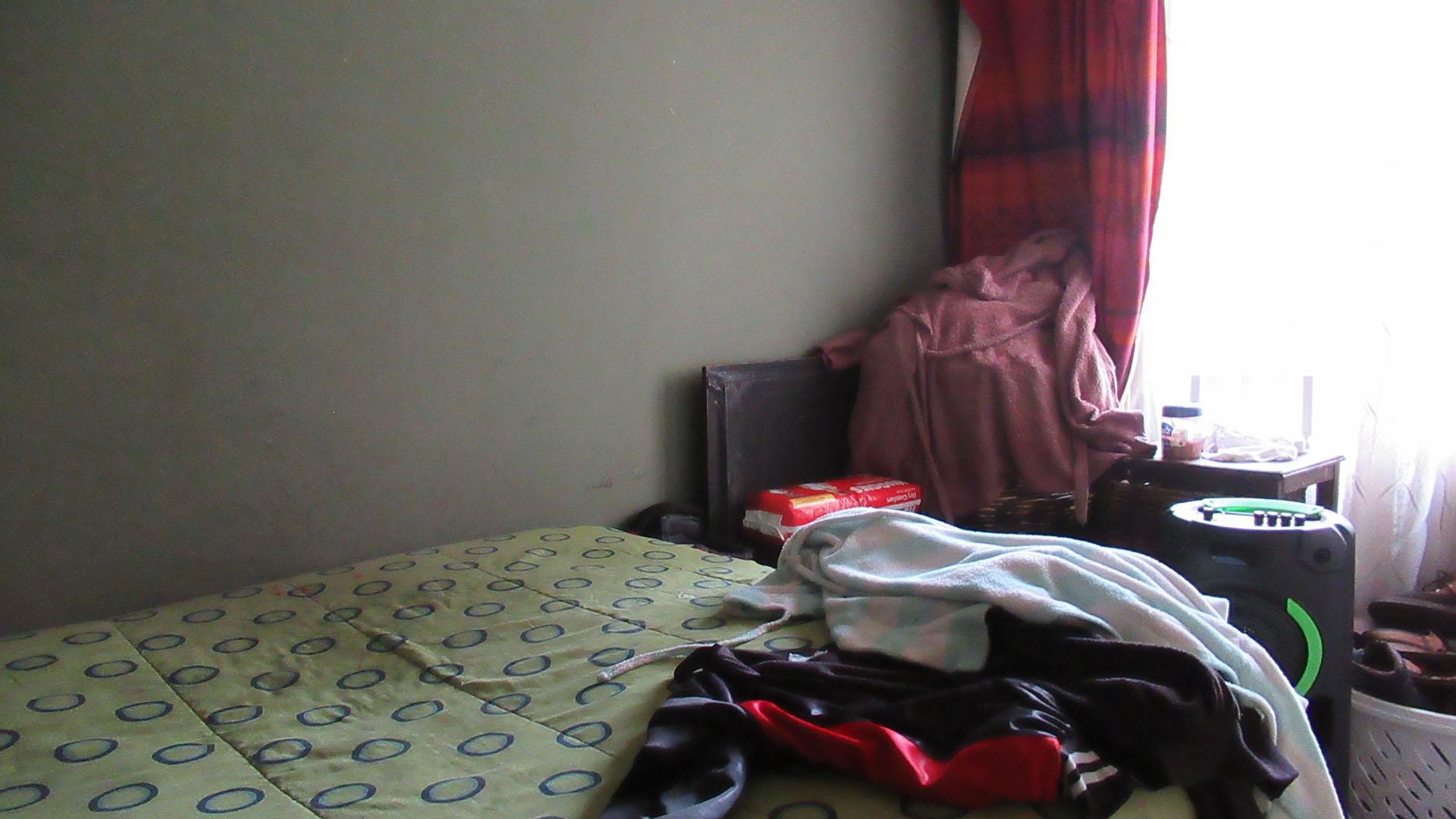 Bed Room 1 - 9 square meters of property in Protea Glen