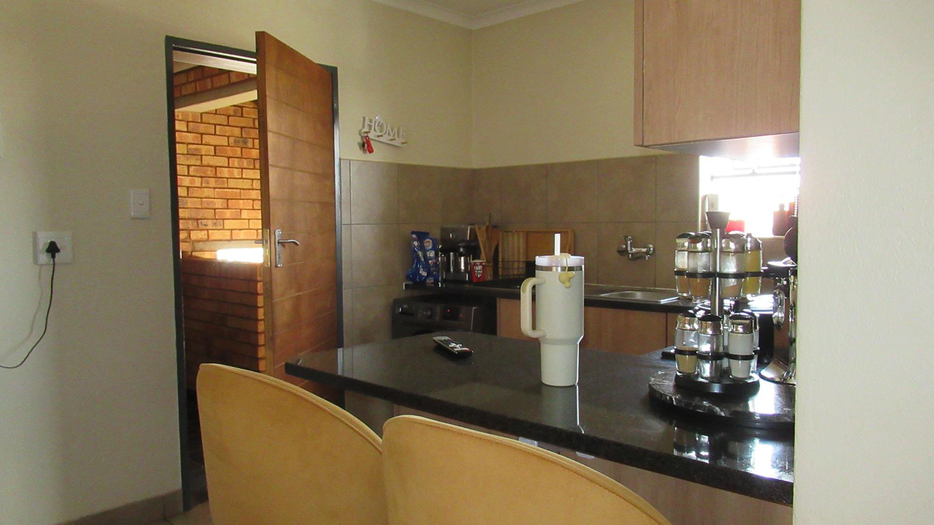 Kitchen - 7 square meters of property in Alveda