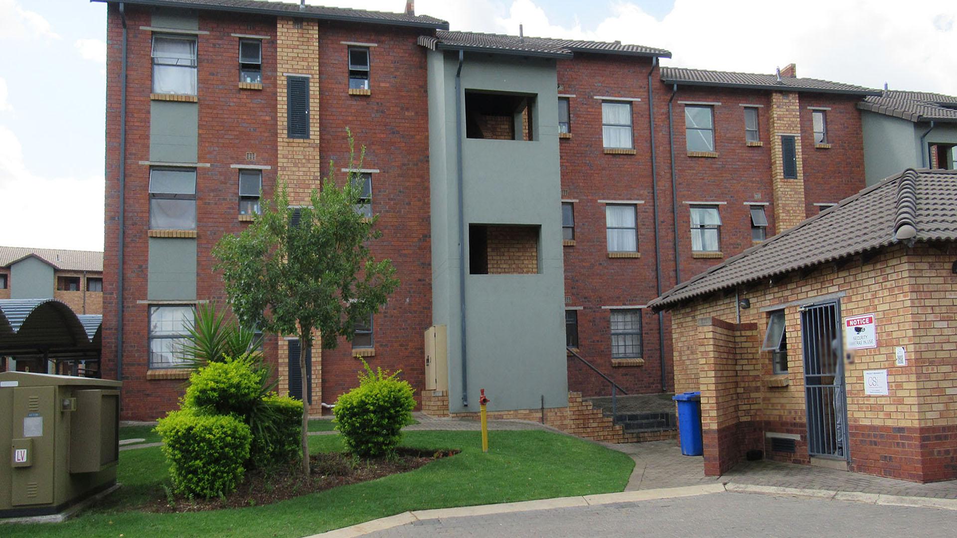 Front View of property in Alveda