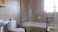 Bathroom 1 - 5 square meters of property in Alveda
