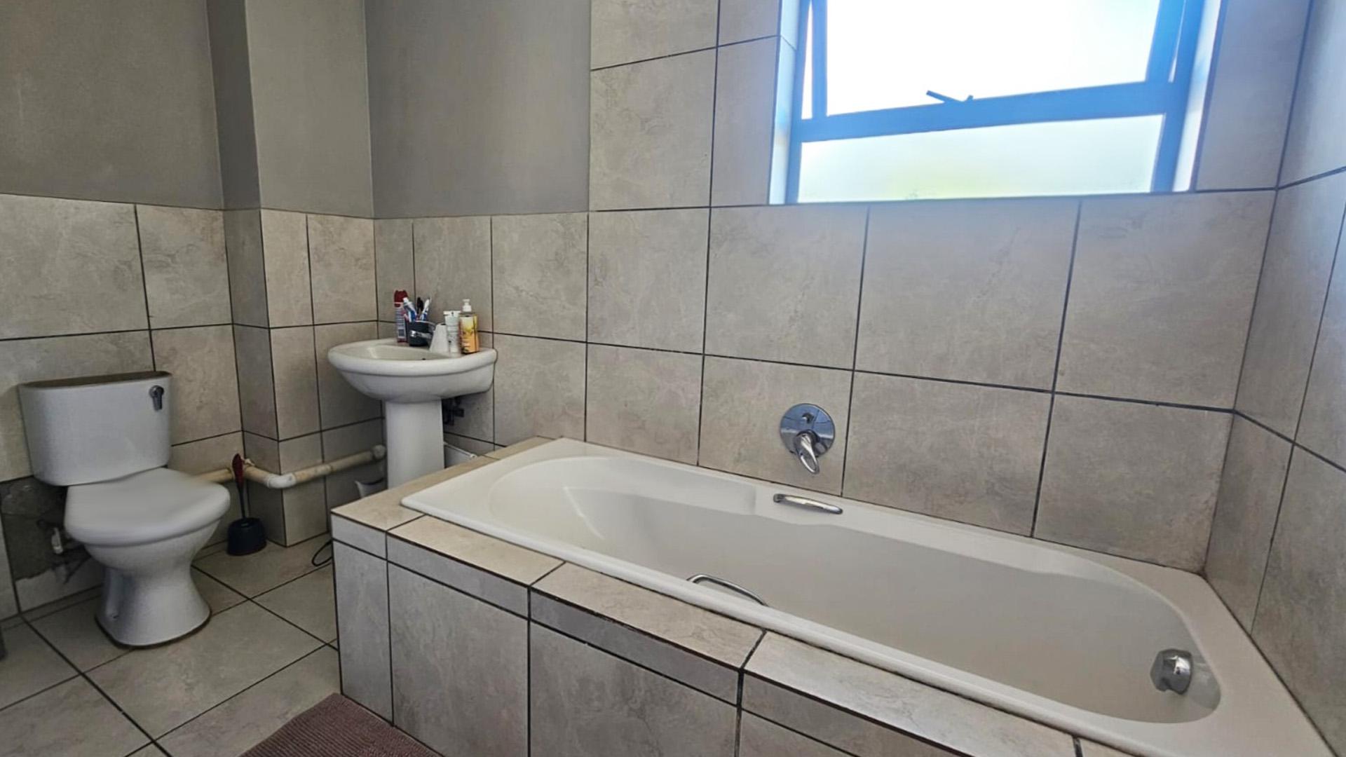 Bathroom 1 of property in Burgersfort