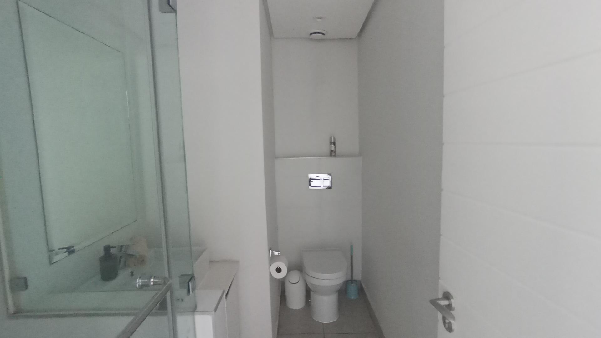 Bathroom 2 of property in Hillhead