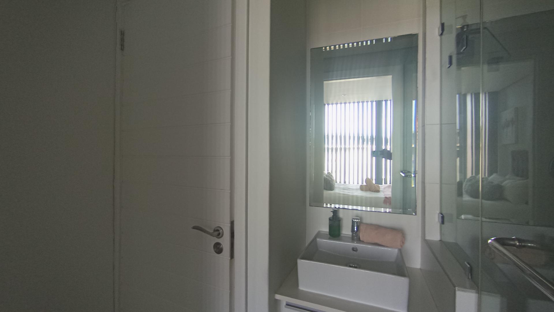 Bathroom 1 - 5 square meters of property in Hillhead