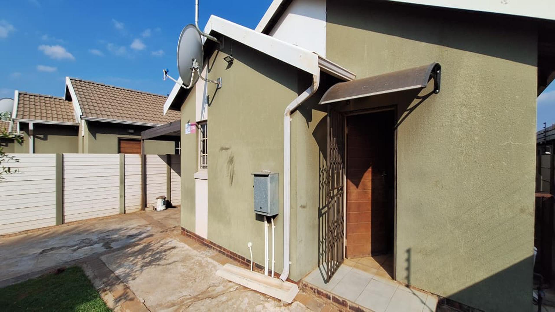 Front View of property in Sky City