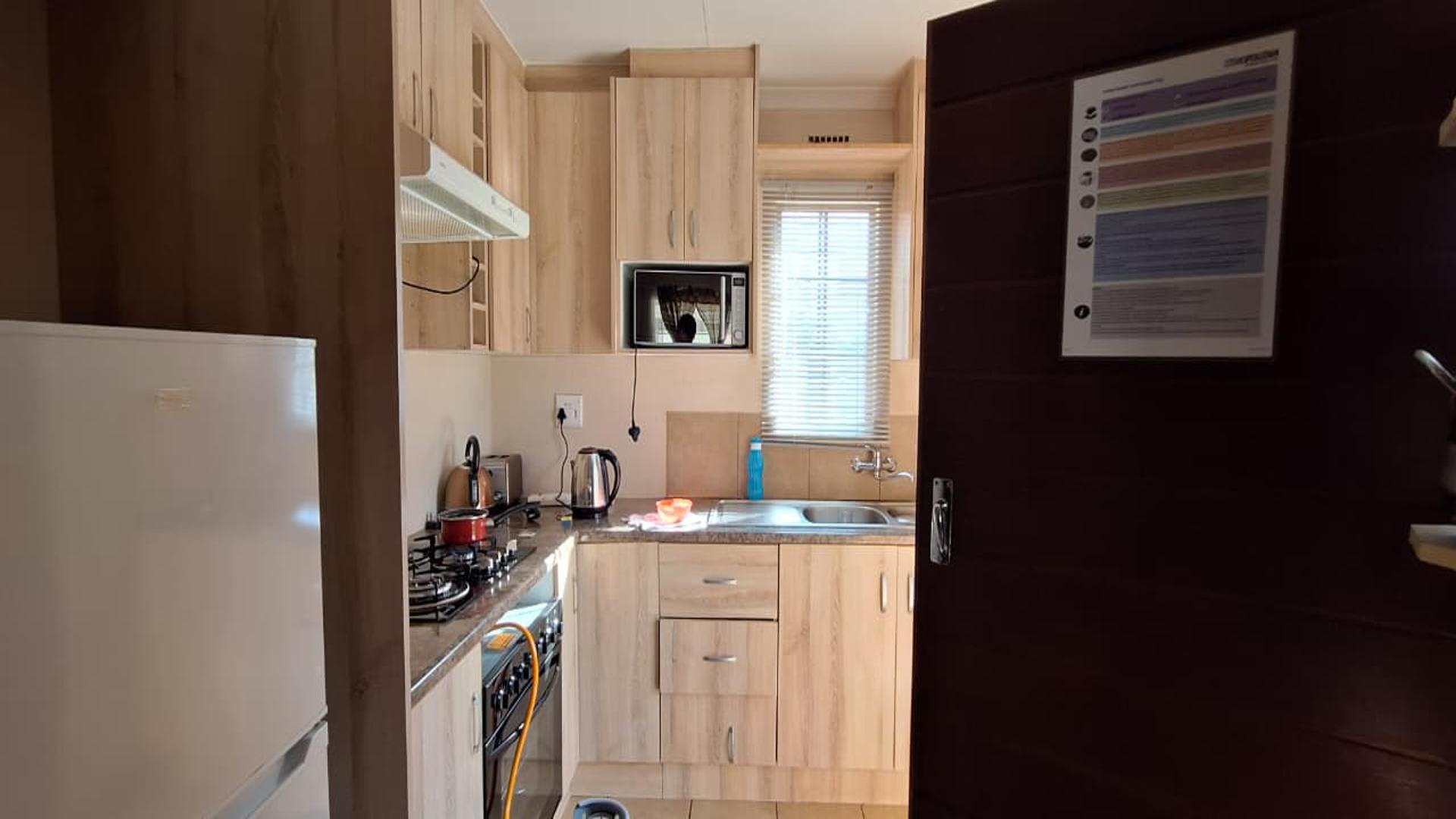 Kitchen - 7 square meters of property in Sky City