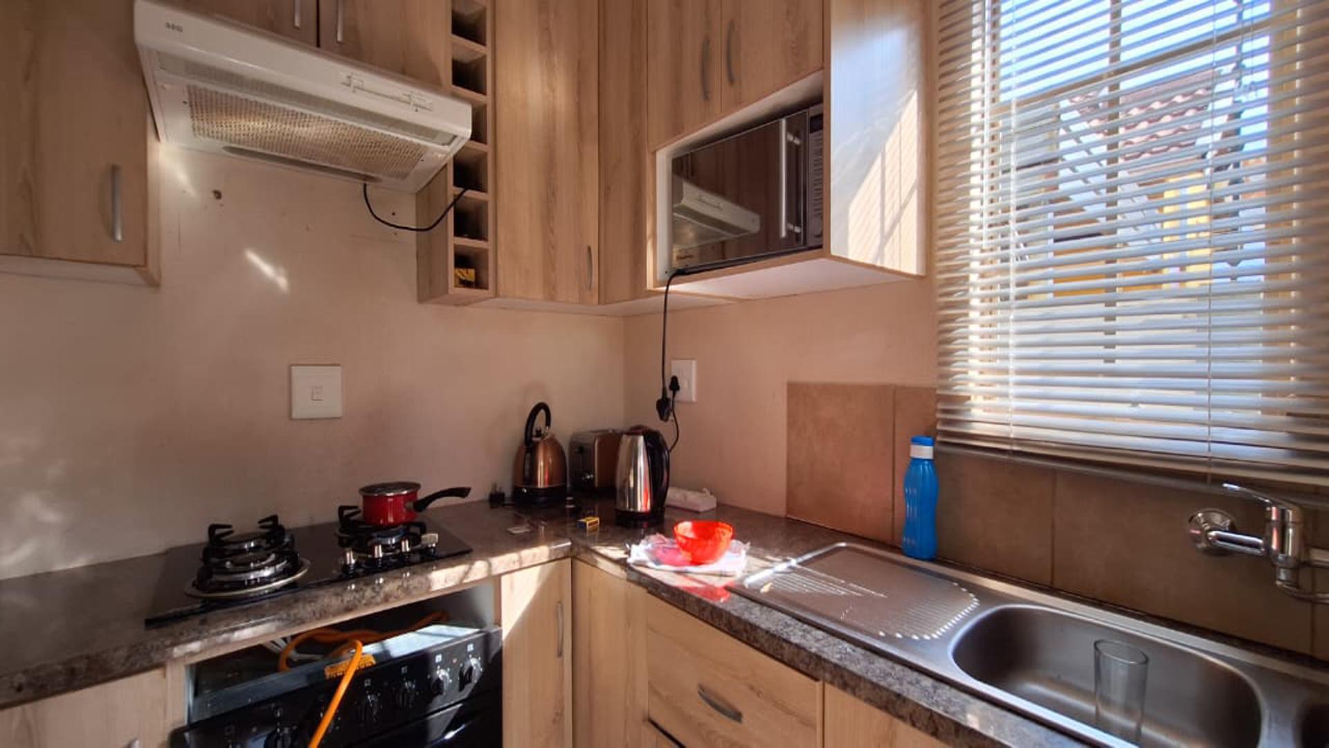 Kitchen - 7 square meters of property in Sky City