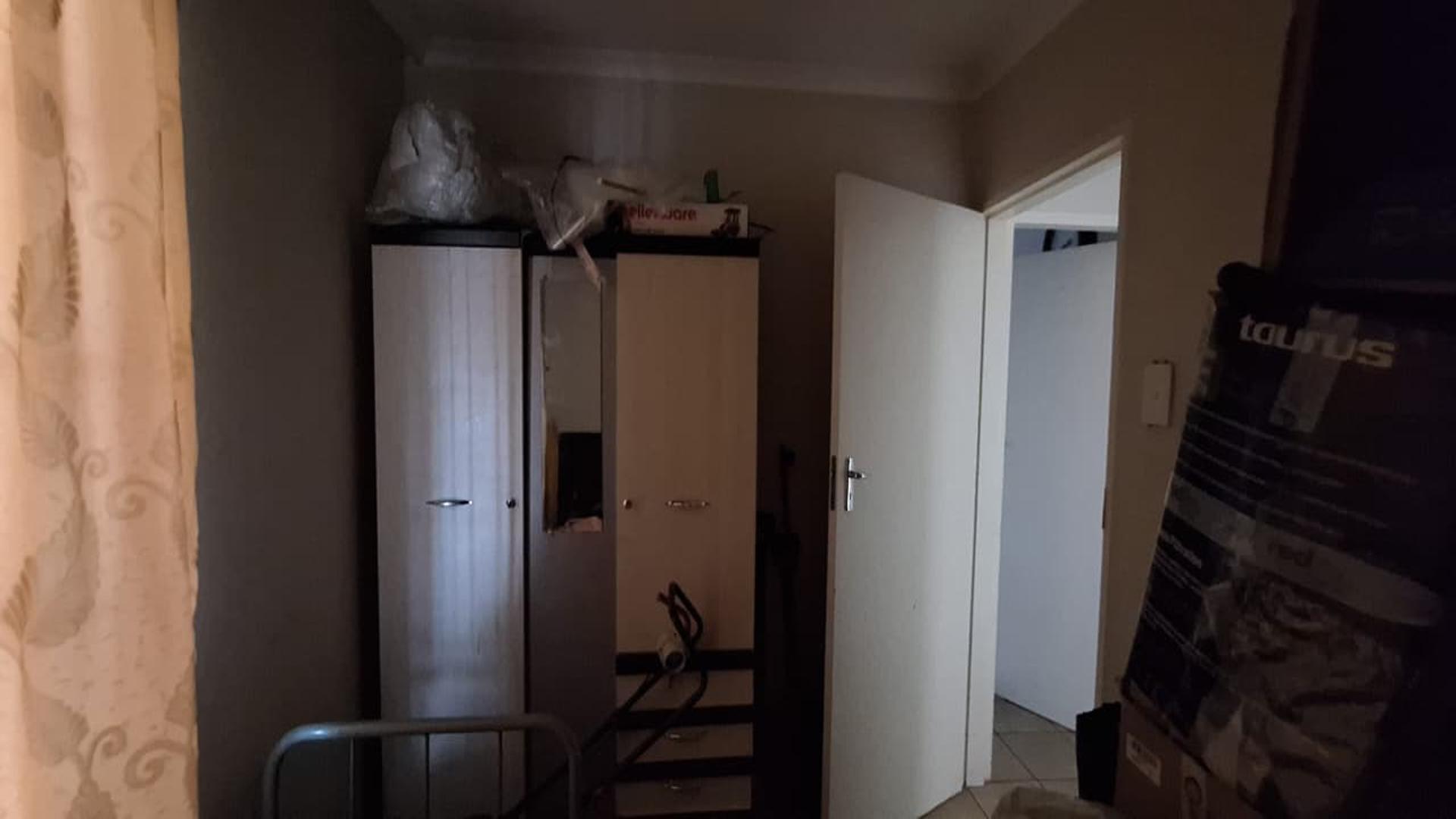 Bed Room 2 - 10 square meters of property in Sky City