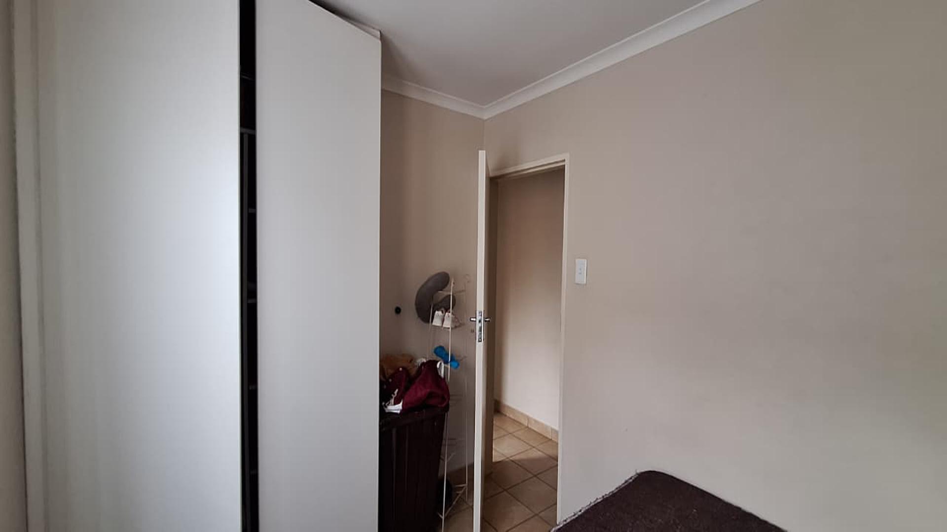 Bed Room 1 - 11 square meters of property in Sky City