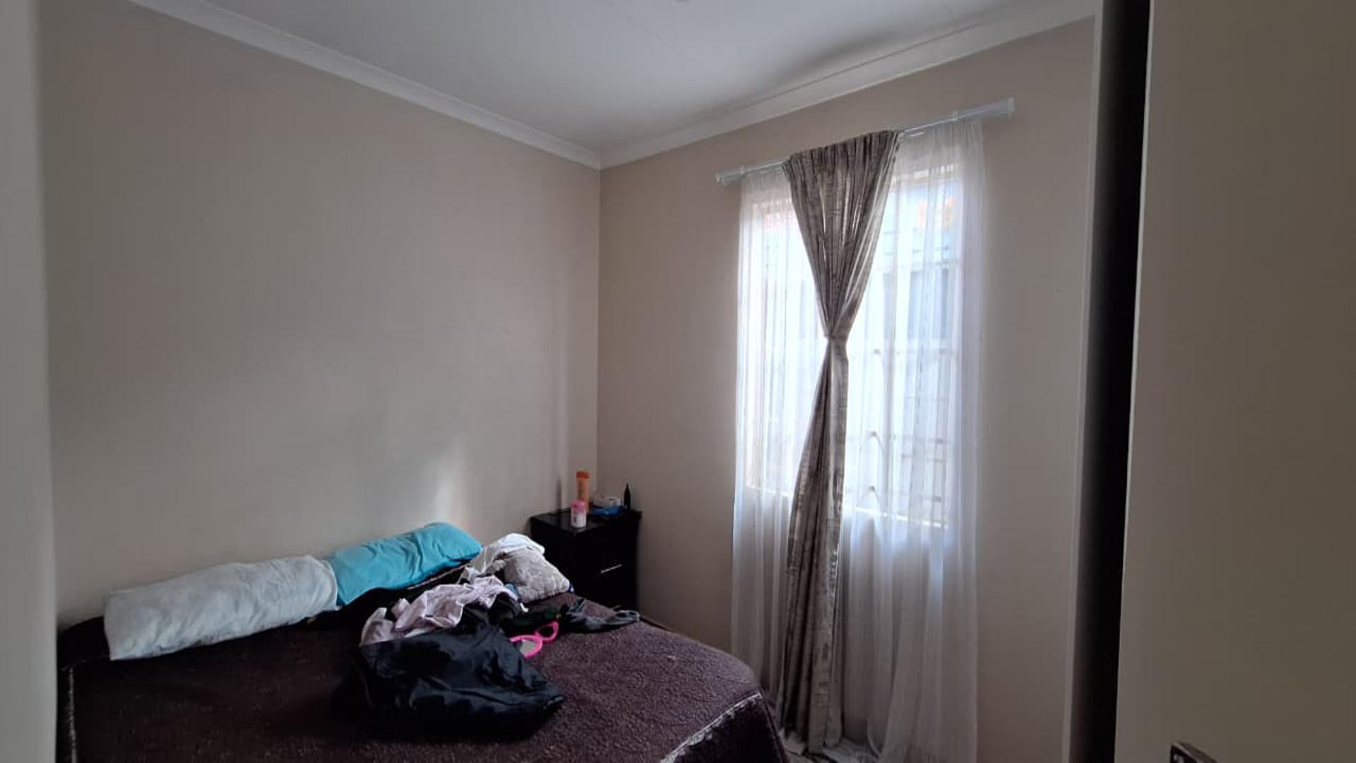 Bed Room 1 - 11 square meters of property in Sky City