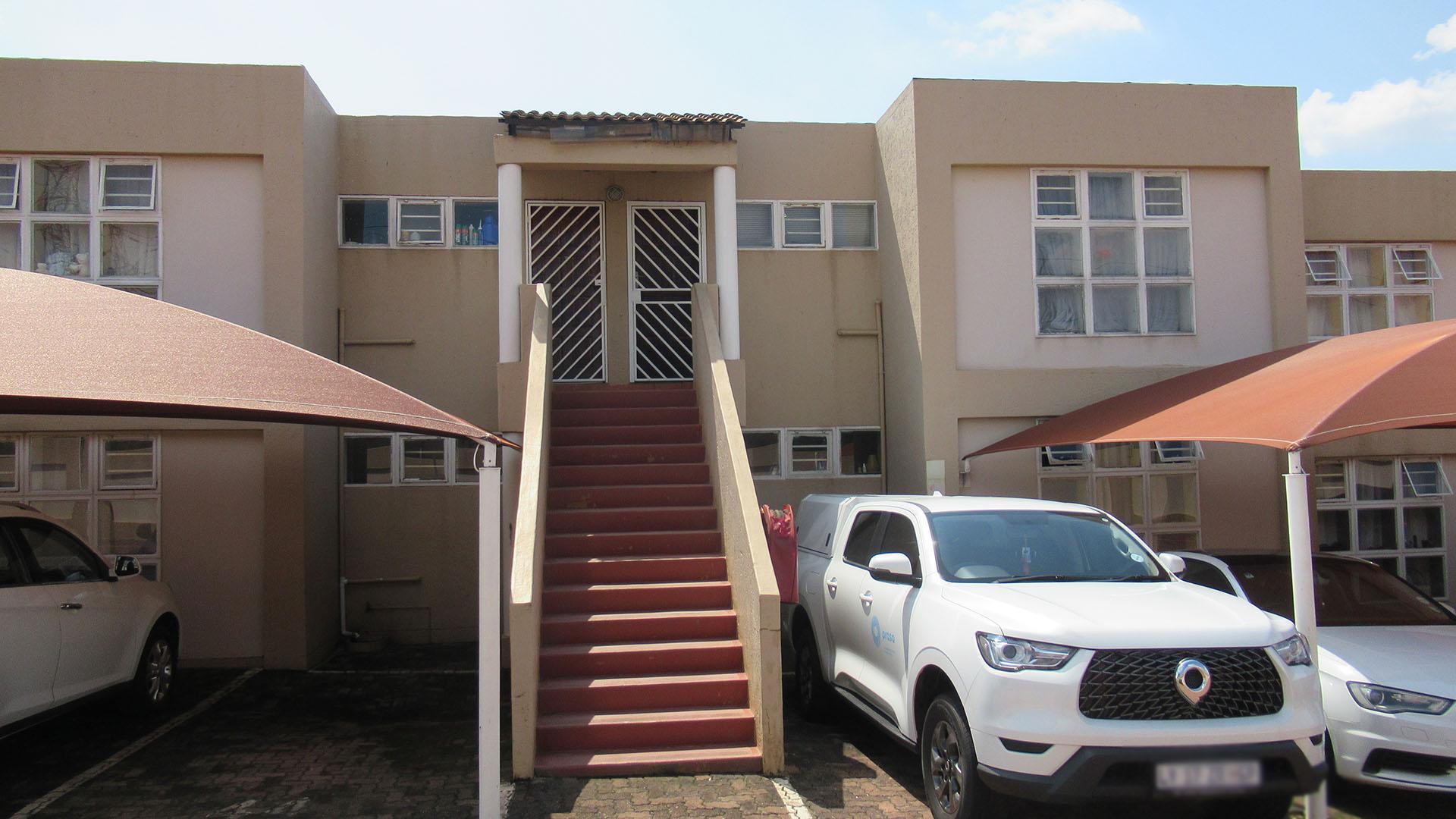 Front View of property in Mondeor