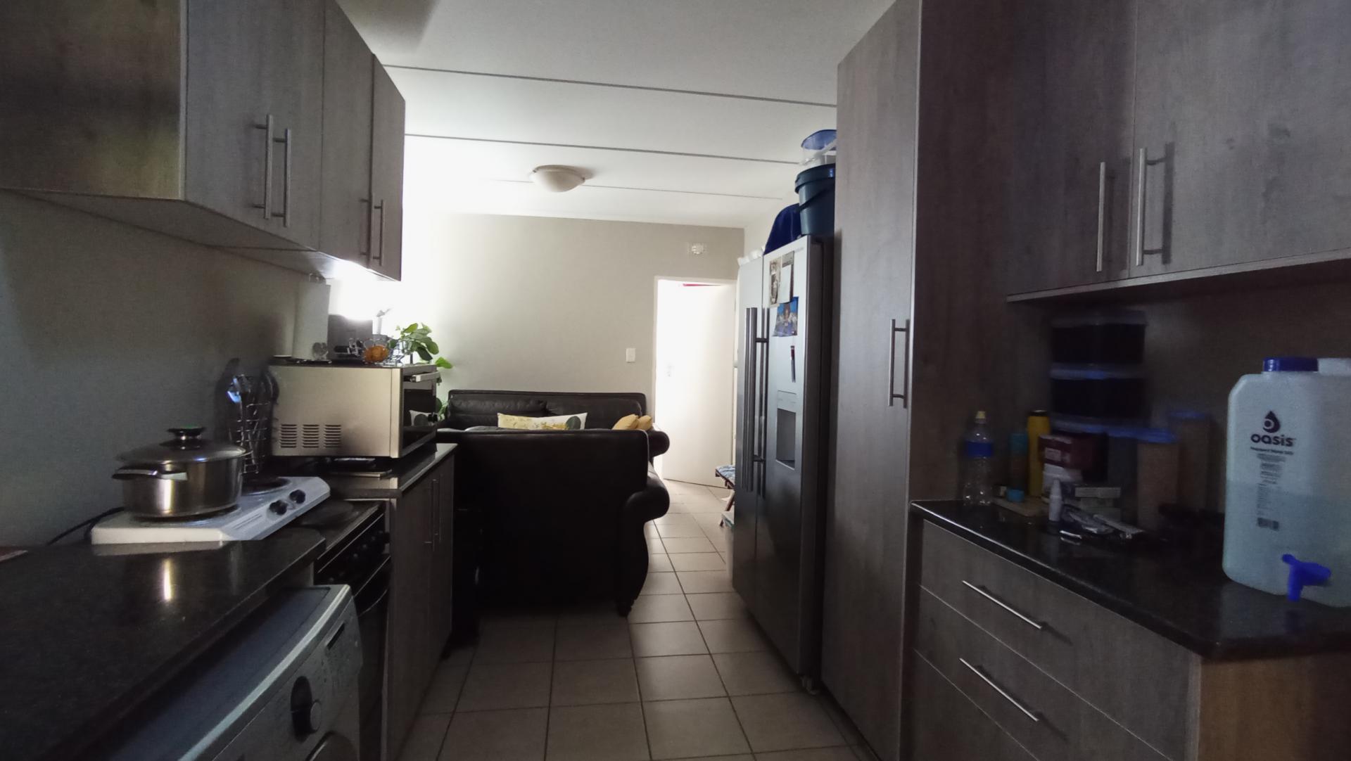 Kitchen - 9 square meters of property in Erand Gardens