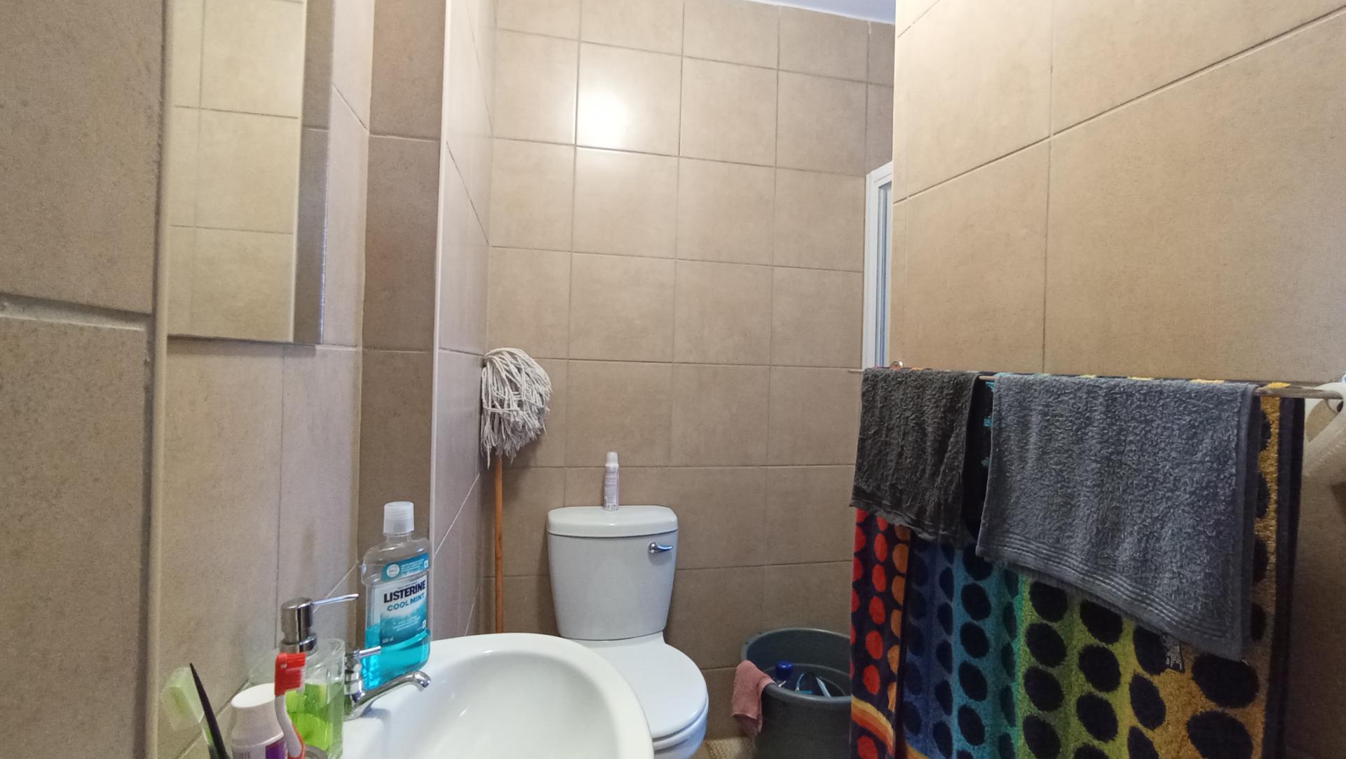 Bathroom 1 - 3 square meters of property in Erand Gardens