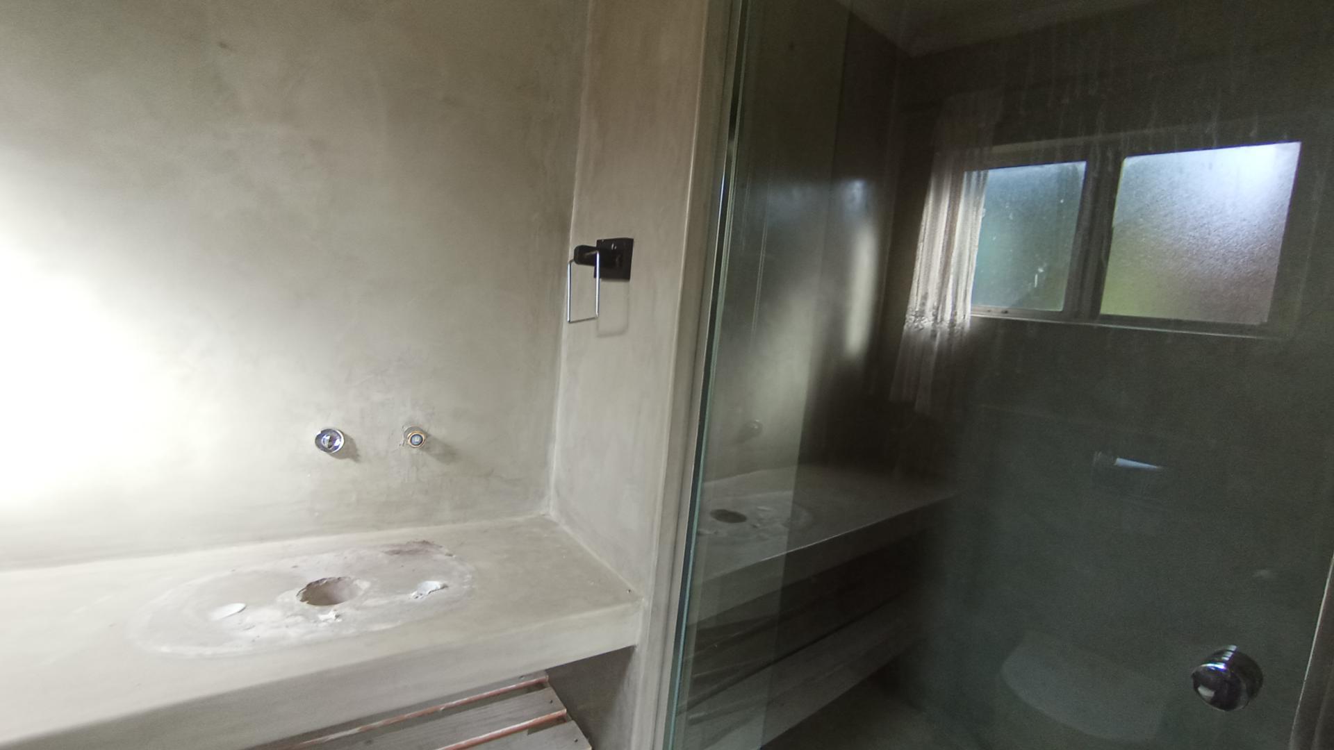 Bathroom 2 - 6 square meters of property in Ocean View - DBN