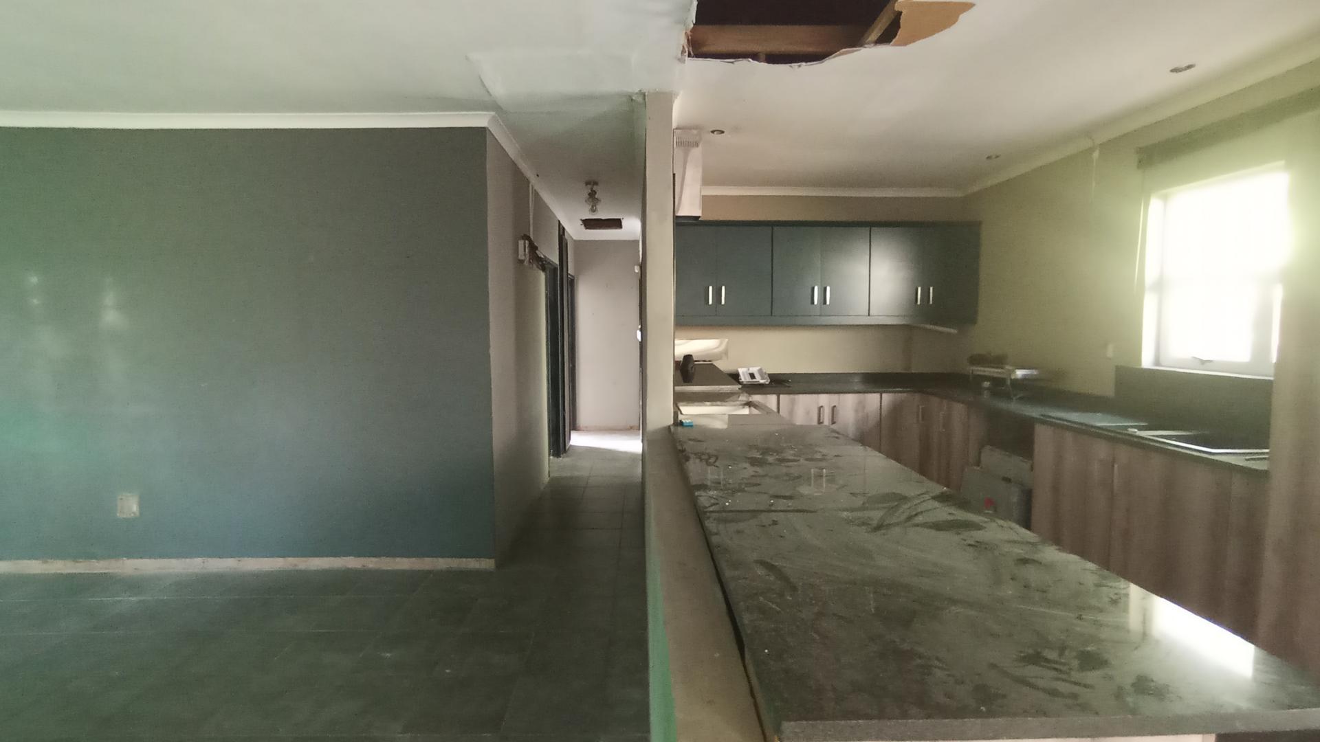 Kitchen - 18 square meters of property in Ocean View - DBN
