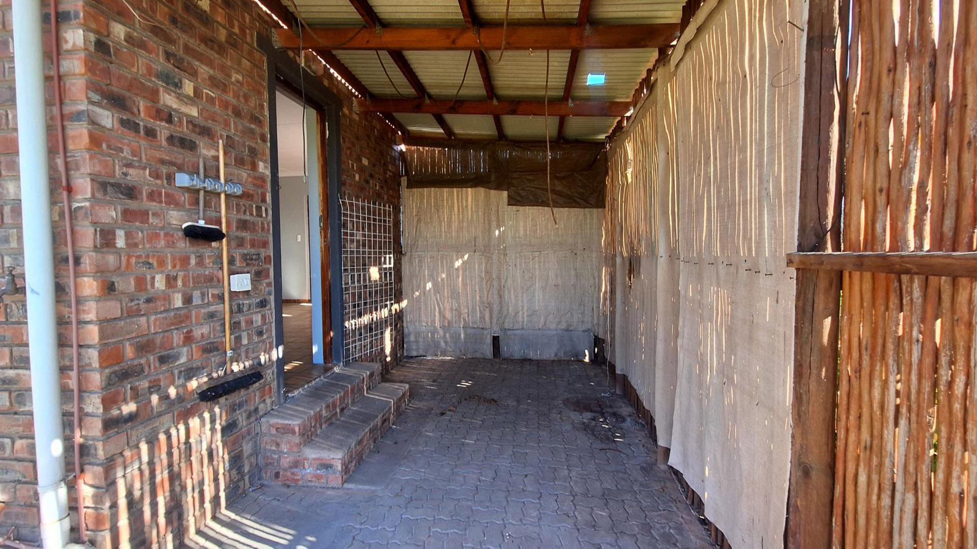 Carport  of property in Albertinia