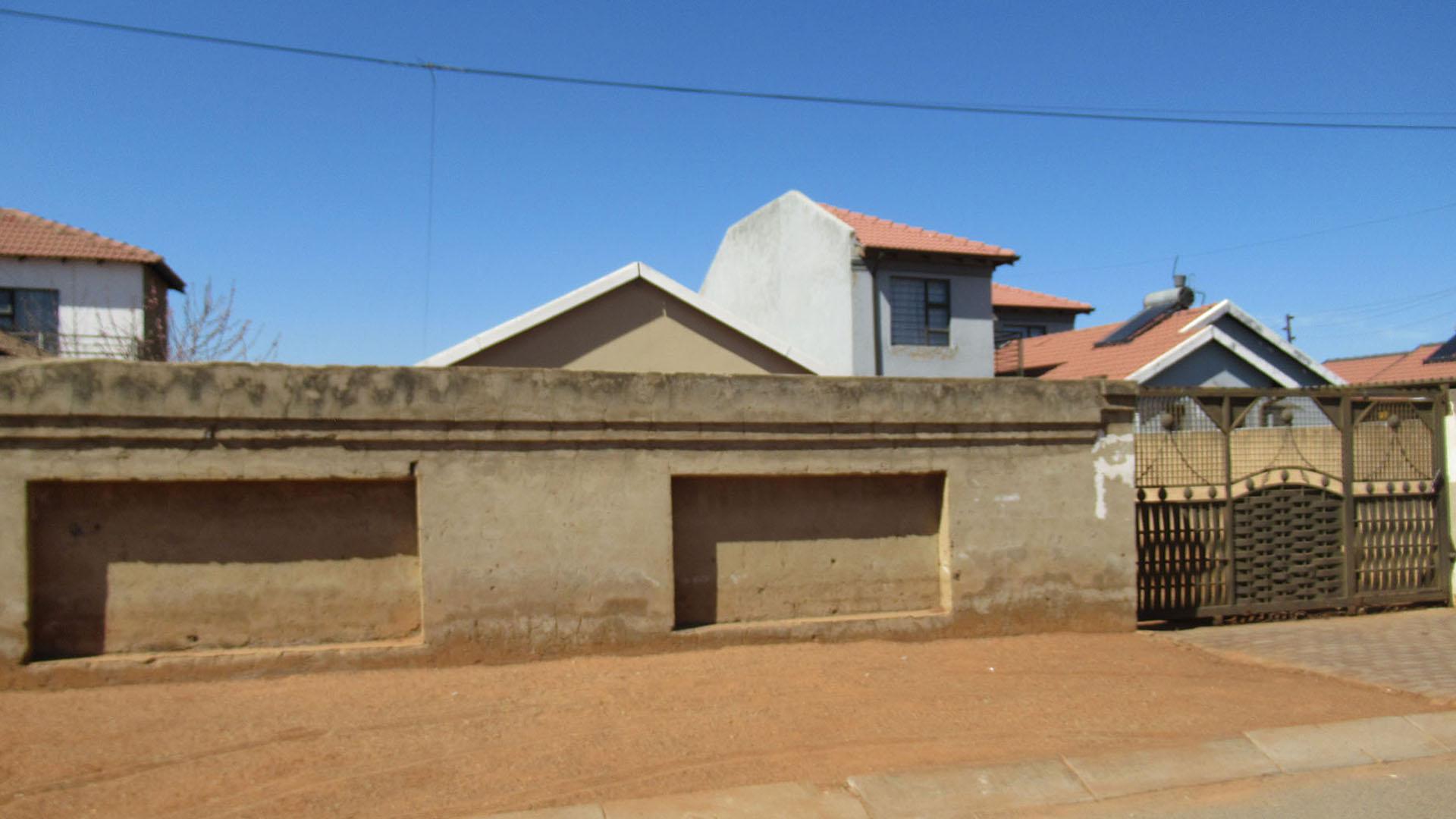Front View of property in Protea Glen