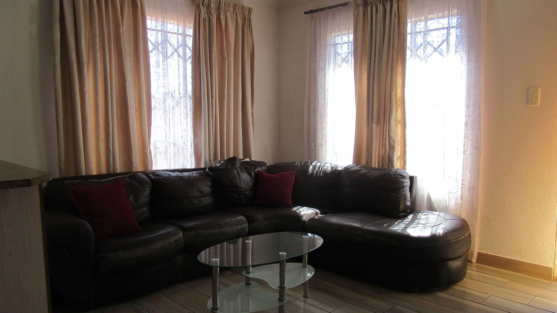 Lounges - 20 square meters of property in Protea Glen